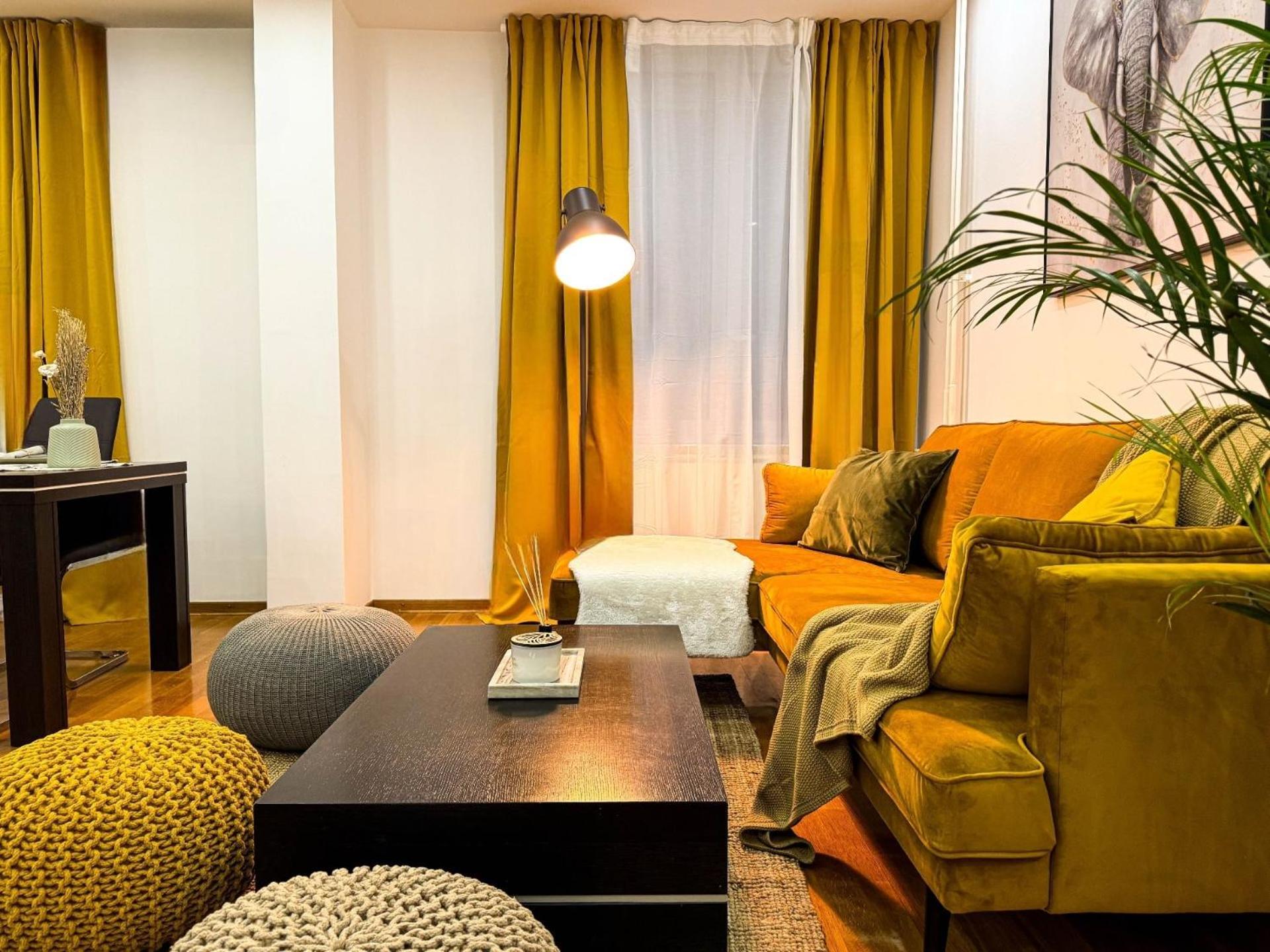 Appartamento Big Company Old Town Treasure Renovated Belgrado Esterno foto